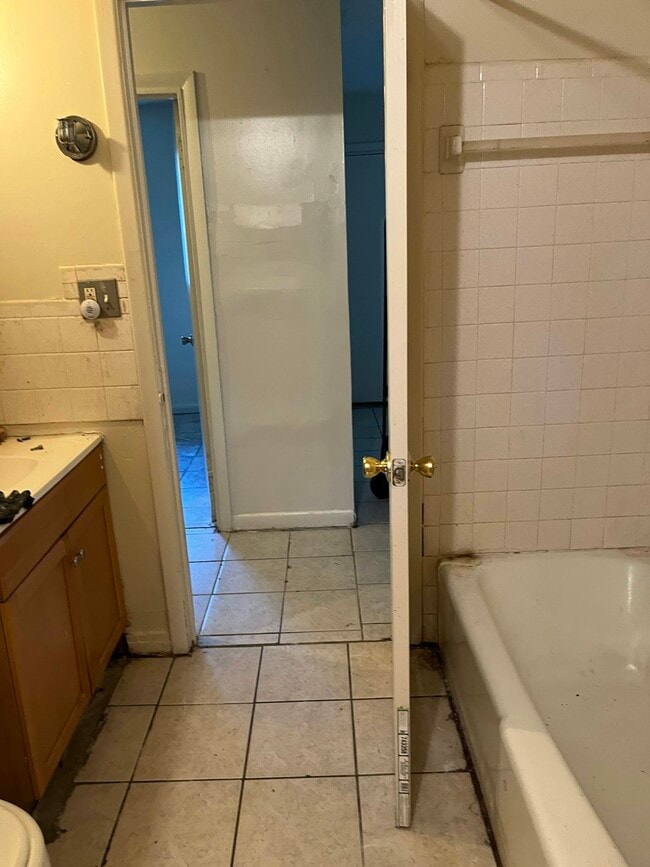 Building Photo - 4649 Forsythe Ave