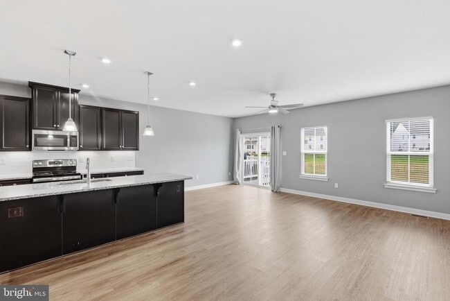 Building Photo - 529 Swansea Dr