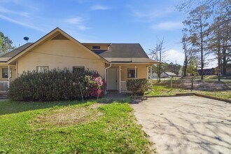 Building Photo - Ash St Ex