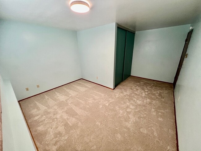 Building Photo - 2bd/1ba Seattle Triplex
