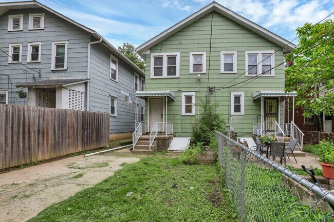 Building Photo - 1349 N 6th St