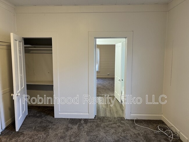 Building Photo - 533 8th St