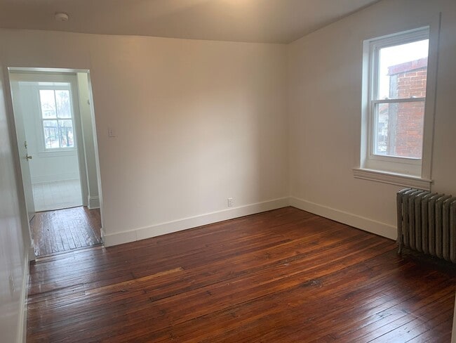Building Photo - 1 Bedroom Top Floor Apartment-York City SD