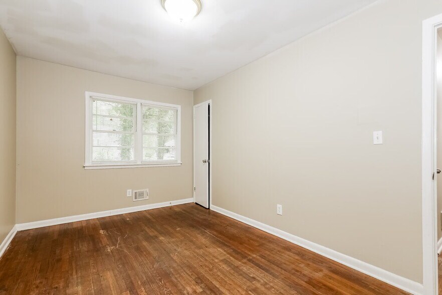 Building Photo - 3149 Beech Dr