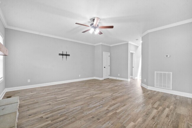 Building Photo - Pet Friendly Three Bedroom with Bonus!