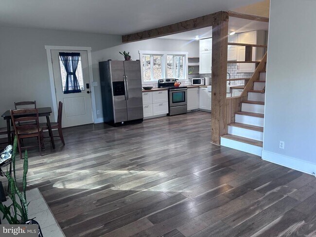 Building Photo - 132 Pinecrest Ln