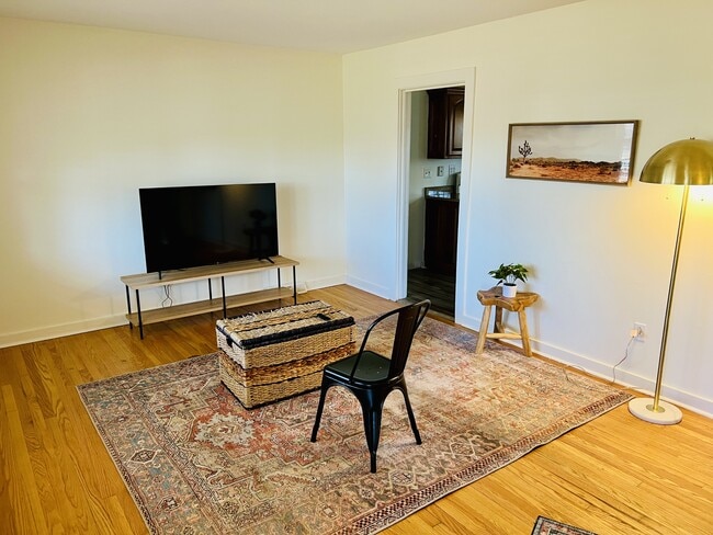 Building Photo - 1813 Alpine Dr