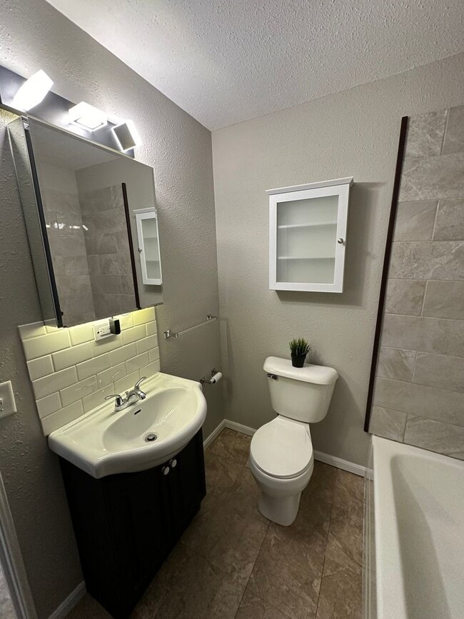 Building Photo - 3 Bedroom, 1 Bathroom Home for Rent in Evansdale, Ia