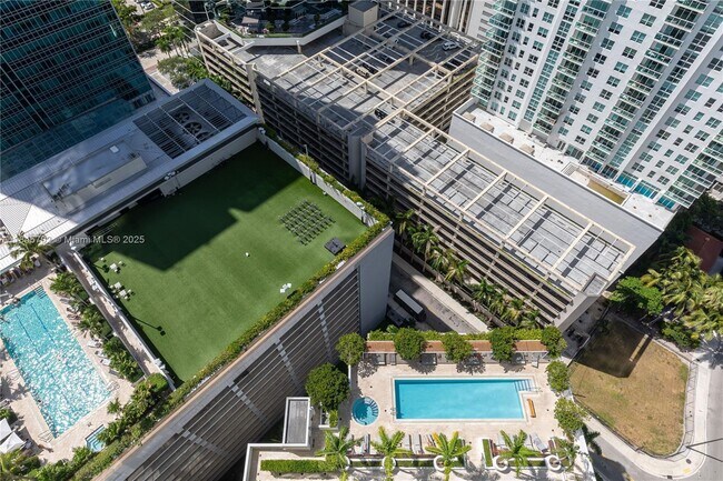 Building Photo - 1300 Brickell Bay Dr
