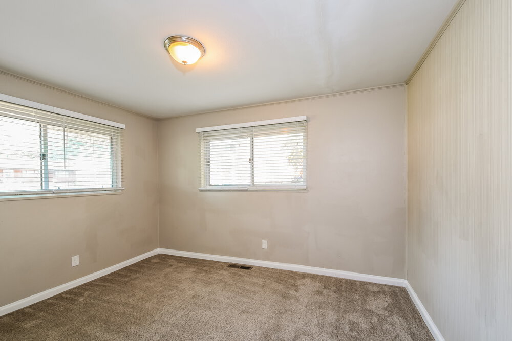 Building Photo - 933 Lebon Dr