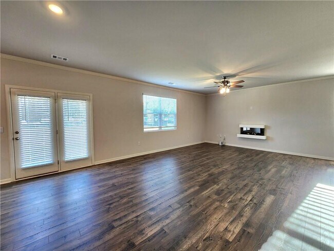 Building Photo - 359 King Vlg