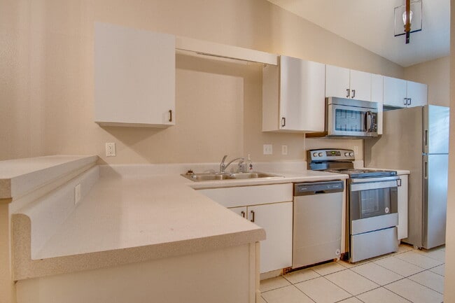 Building Photo - Adorable Updated 2BR Cottage-Style Townhom...