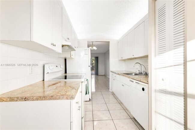 Building Photo - 650 SW 124th Terrace