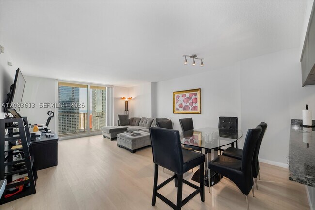 Building Photo - 1200 Brickell Bay Dr
