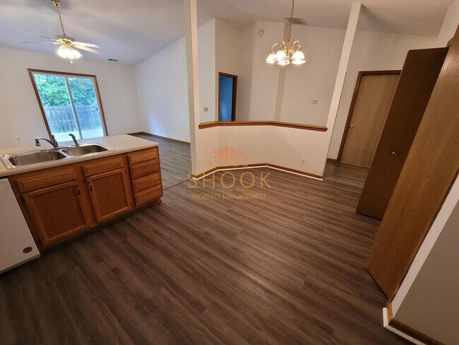 Building Photo - 2103 Bridgewater Cir