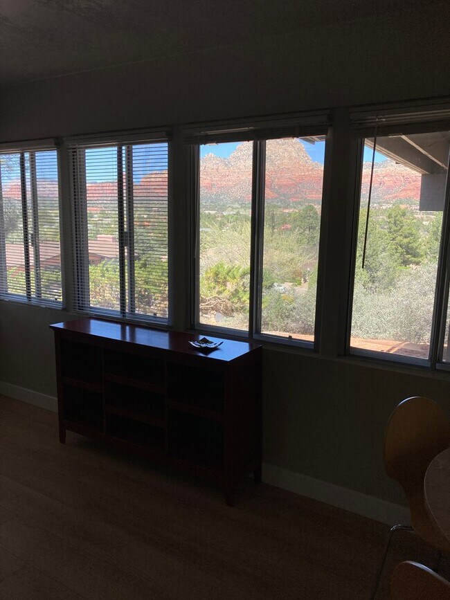Building Photo - Spectacular, Panoramic Red Rock Views in West Sedona