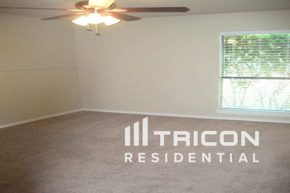 Building Photo - 9215 Sophora Dr