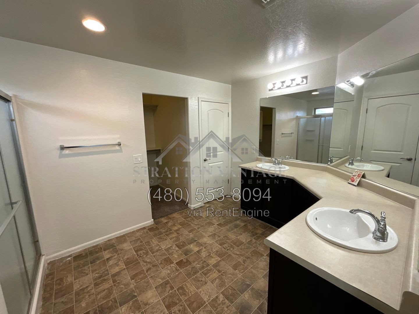 Building Photo - 6112 E Paradise Ln