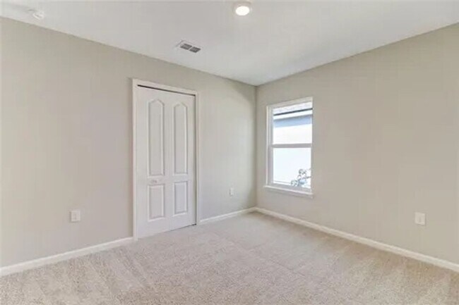 Building Photo - Beautiful 4-Bedroom Home in Gated Communit...