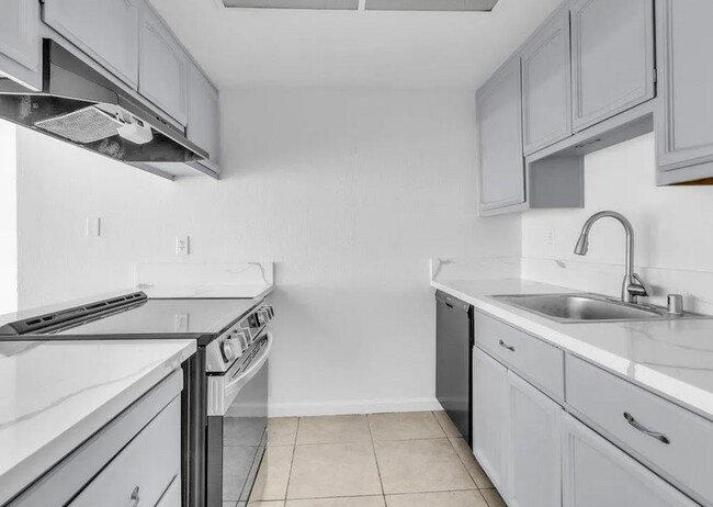 Building Photo - Beautiful 3/2 duplex in Citrus Heights!