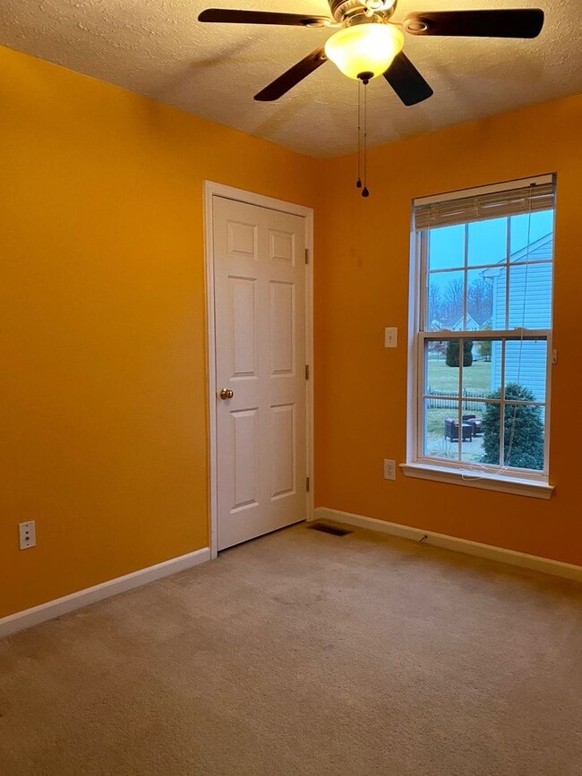 Building Photo - Charming 4 Bedroom/2.5 Bathroom in White M...