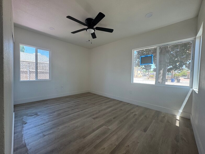 Building Photo - 775 S San Antonio Ave