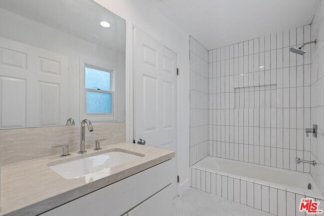 Building Photo - 29 Lighthouse St