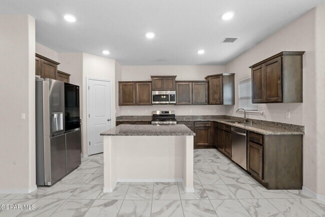 Building Photo - 11506 Summer Dr