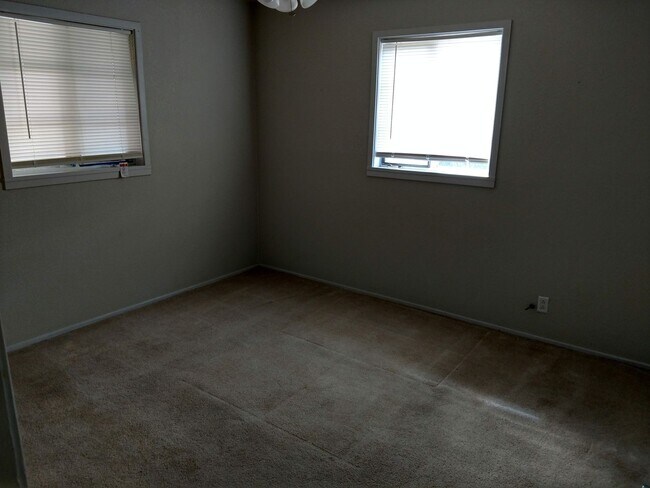 Building Photo - 2610 Azalea St