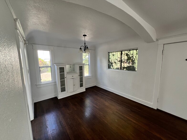 Livingroom - 1620 N Ave 45