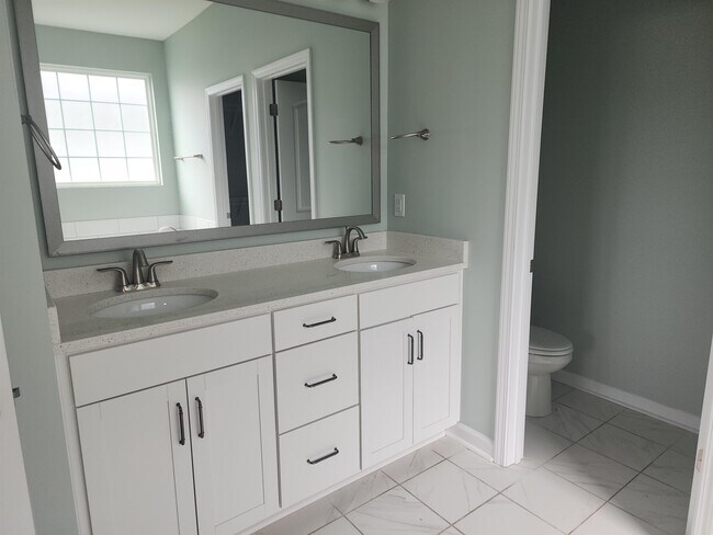 Building Photo - 5527 Redleaf Rose Dr