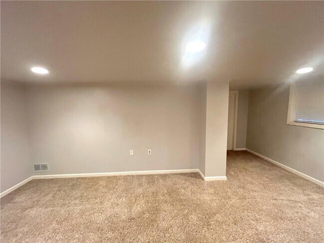 Building Photo - 2301 Echo Hills Cir NE