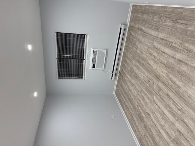 Building Photo - 502 E Spruce Dr