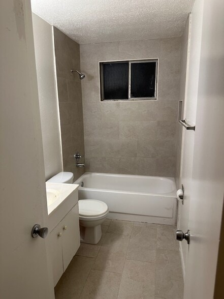 Building Photo - 3719 Tiffany Dr