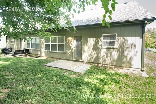Building Photo - 1933 N 80th Ct