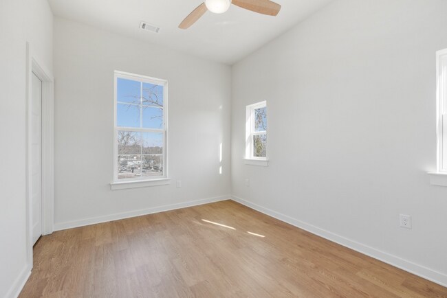Building Photo - 2900 Edwin Wy