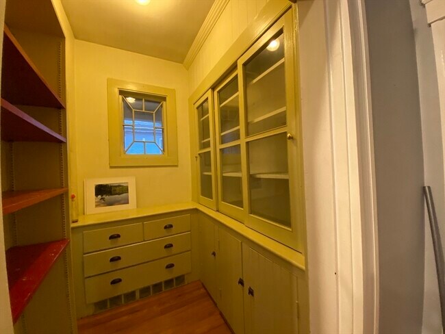 Building Photo - 123 Cushing Ave