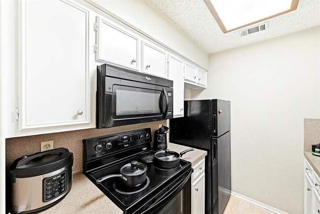 Building Photo - 2706 Salado St