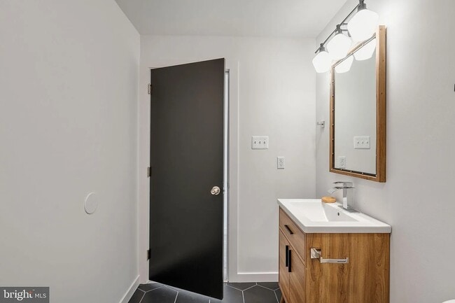 Building Photo - 5608 Florence Ave