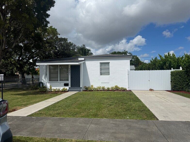 Building Photo - 5451 SW 6th St