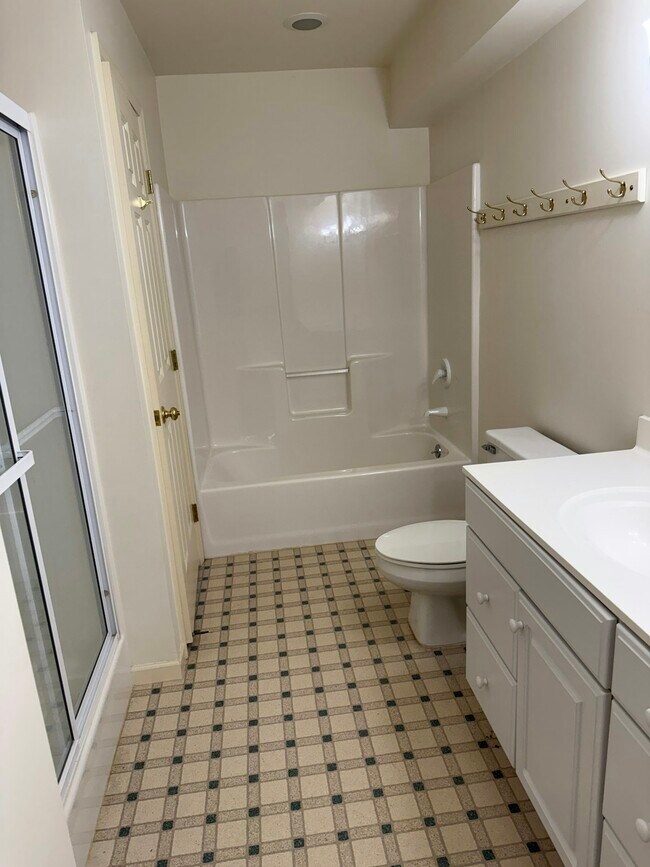 Building Photo - 212 Chauncey Ct