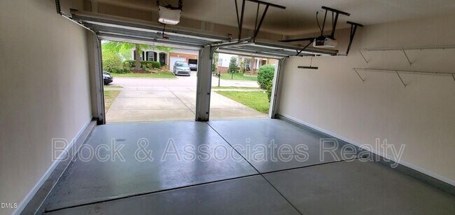Building Photo - 410 Euphoria Cir