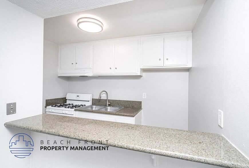 Building Photo - 217 S. Knott Av