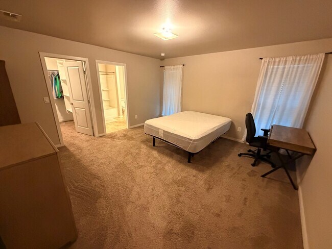 Building Photo - 1109 Wagon Wy.