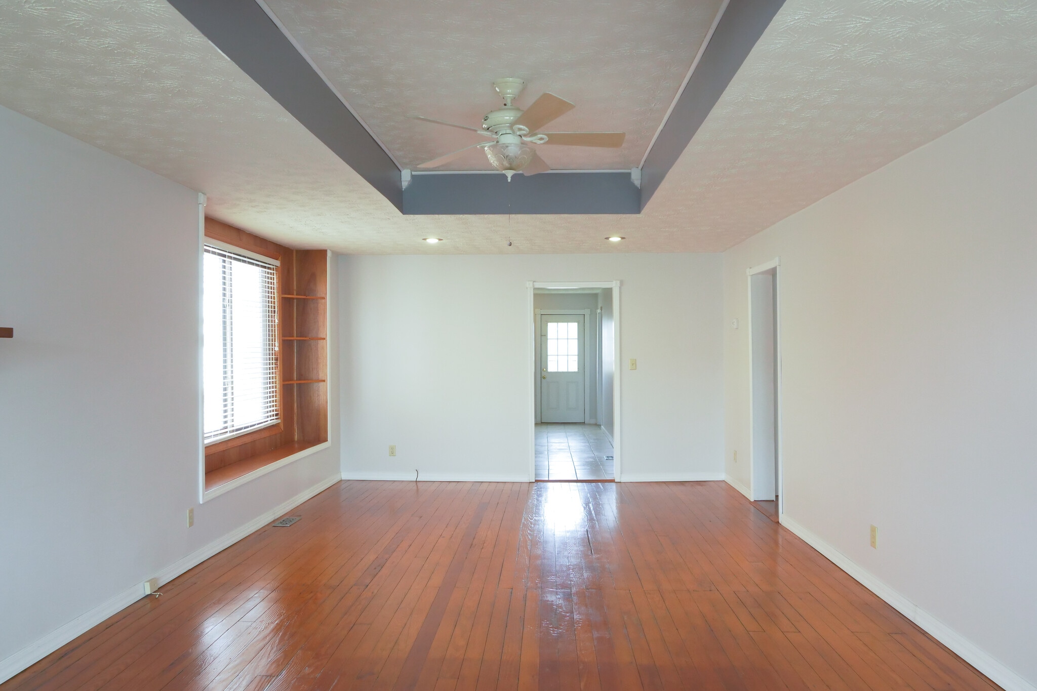 Building Photo - 105 W 5th St