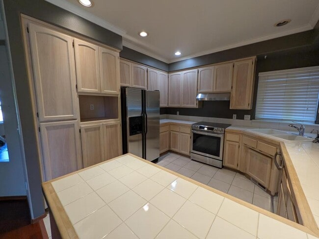 Building Photo - 2111 Garden Valley Way