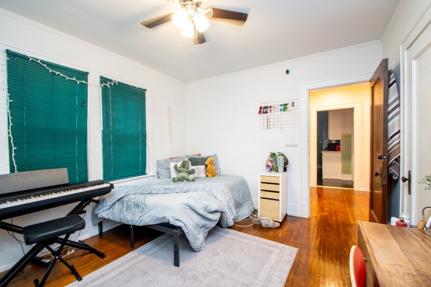 Building Photo - 1411 W Barker Ave