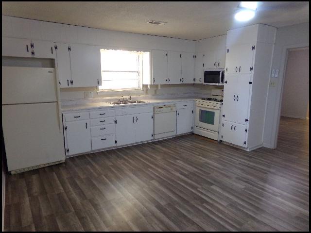 Building Photo - 701 N Buchanan St