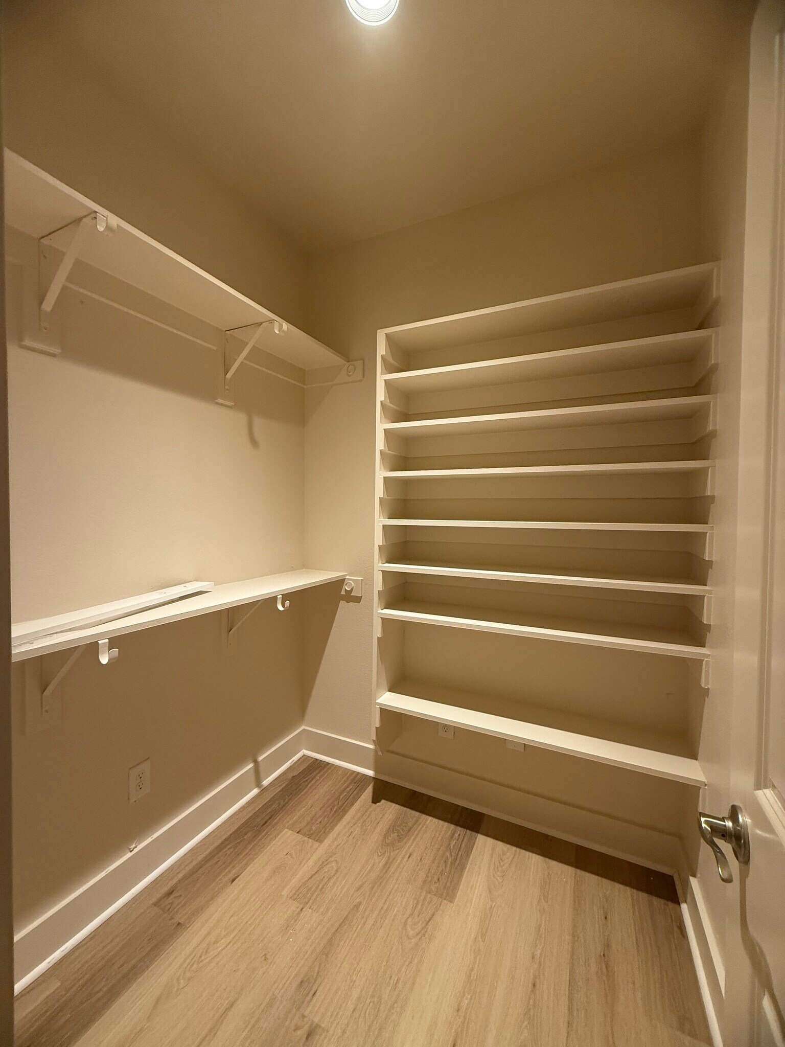 Building Photo - 106 Kirkland St