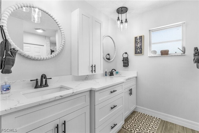 Building Photo - 428 SW 37th St